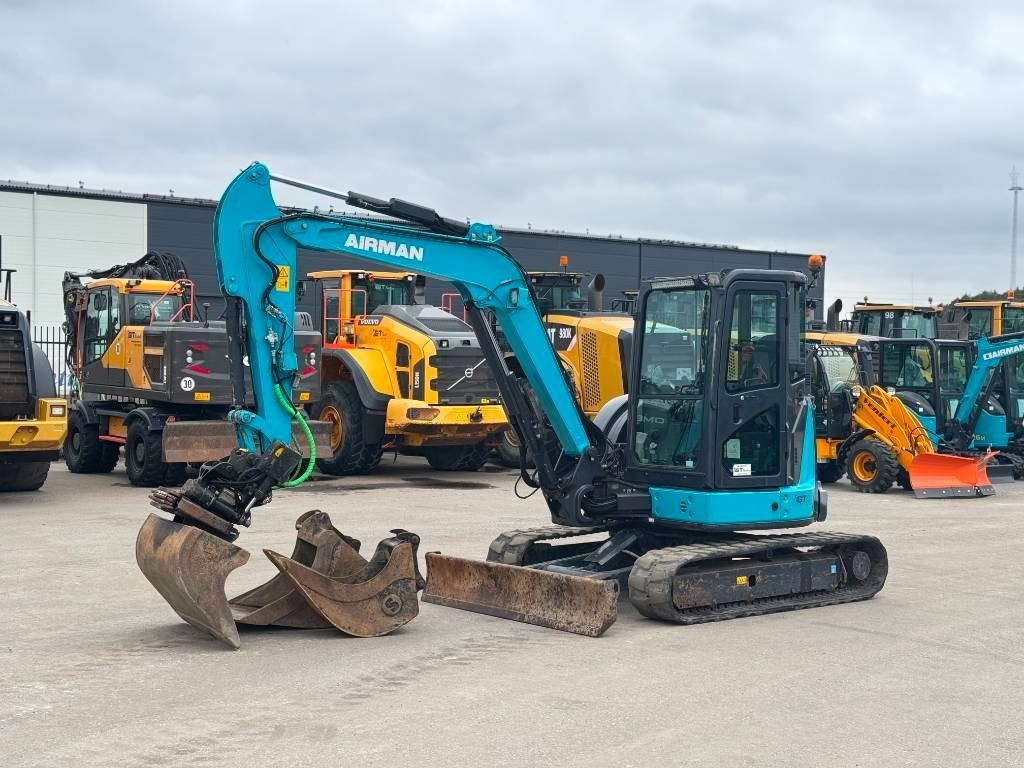 Airman AX 55 - Minikuormaaja: kuva Airman AX 55 - Minikuormaaja Airman AX 55 - Minikuormaaja: kuva Airman AX 55 - Minikuormaaja