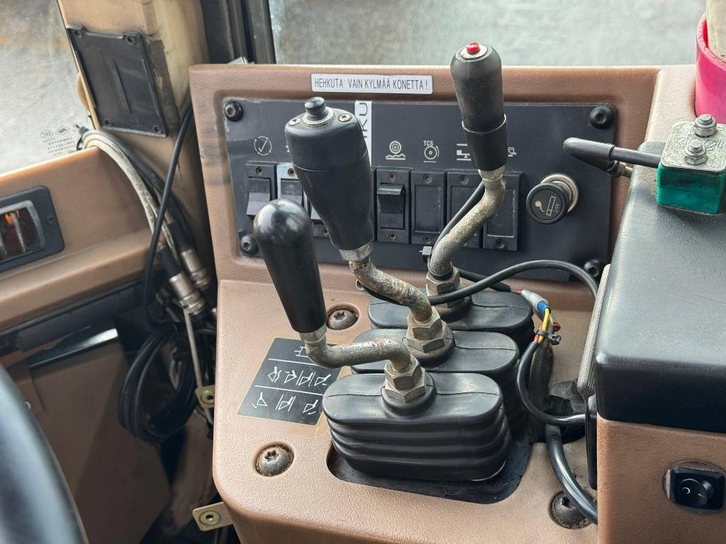 CAT 938 F II - Pyöräkuormaaja: kuva CAT 938 F II - Pyöräkuormaaja CAT 938 F II - Pyöräkuormaaja: kuva CAT 938 F II - Pyöräkuormaaja