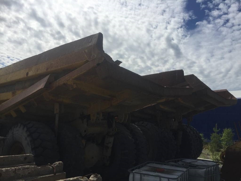 Komatsu HD 465-5 - Maansiirtoauto: kuva Komatsu HD 465-5 - Maansiirtoauto Komatsu HD 465-5 - Maansiirtoauto: kuva Komatsu HD 465-5 - Maansiirtoauto