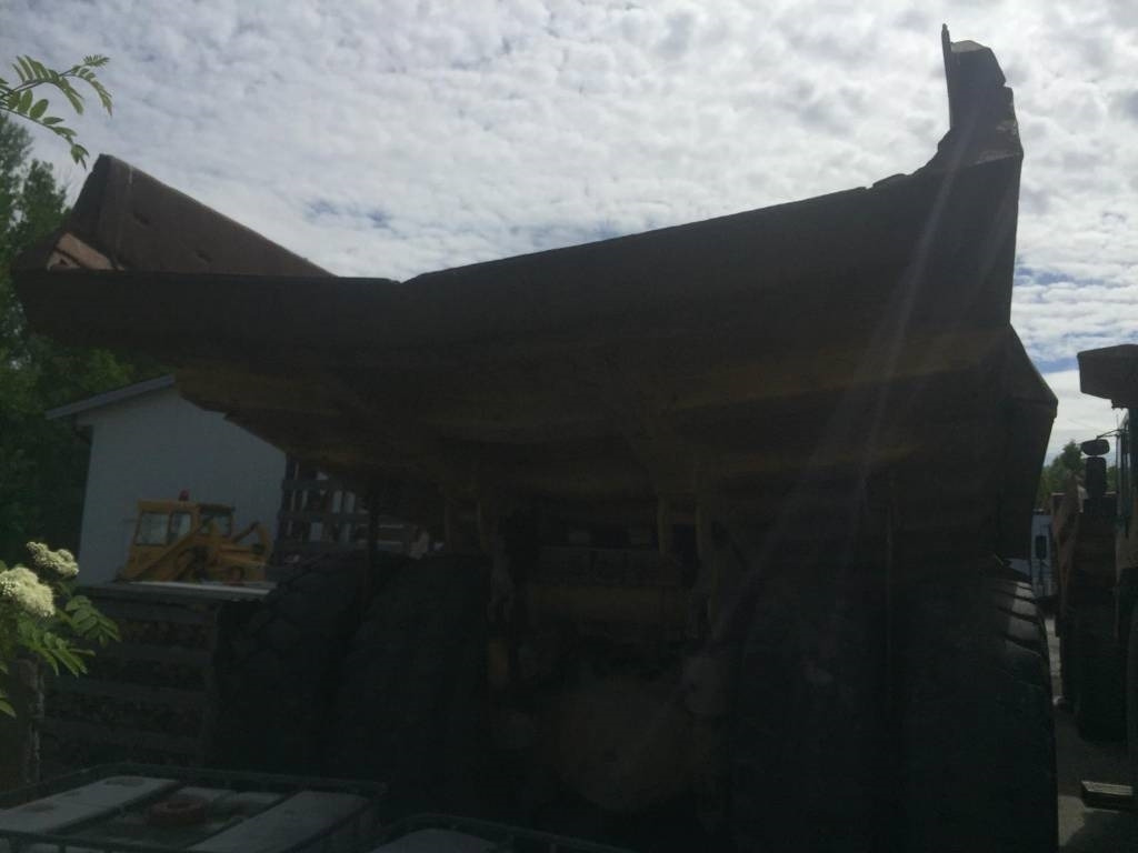 Komatsu HD 465-5 - Maansiirtoauto: kuva Komatsu HD 465-5 - Maansiirtoauto Komatsu HD 465-5 - Maansiirtoauto: kuva Komatsu HD 465-5 - Maansiirtoauto