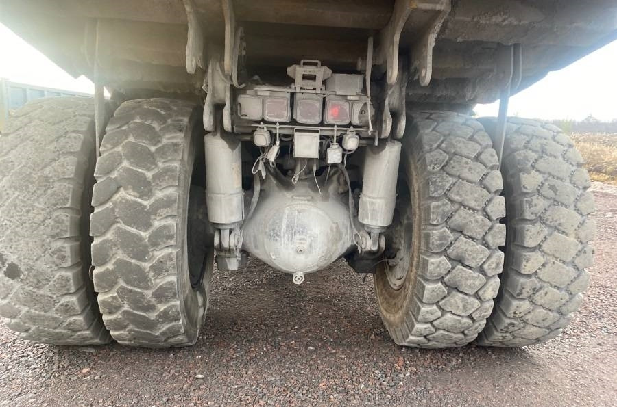 Komatsu HD405-7 - Maansiirtoauto: kuva Komatsu HD405-7 - Maansiirtoauto Komatsu HD405-7 - Maansiirtoauto: kuva Komatsu HD405-7 - Maansiirtoauto