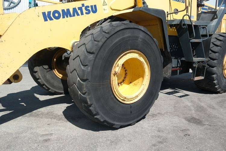 Komatsu WA 380-5-H - Pyöräkuormaaja: kuva Komatsu WA 380-5-H - Pyöräkuormaaja Komatsu WA 380-5-H - Pyöräkuormaaja: kuva Komatsu WA 380-5-H - Pyöräkuormaaja
