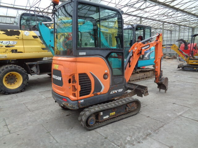 Doosan DX19 - Minikuormaaja: kuva Doosan DX19 - Minikuormaaja Doosan DX19 - Minikuormaaja: kuva Doosan DX19 - Minikuormaaja