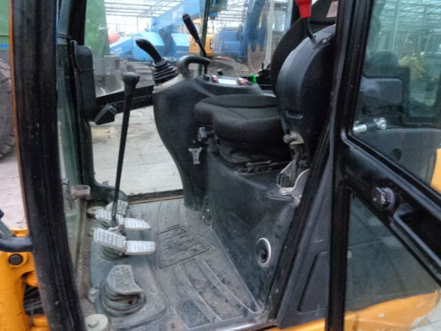 JCB 8018 - Minikuormaaja: kuva JCB 8018 - Minikuormaaja JCB 8018 - Minikuormaaja: kuva JCB 8018 - Minikuormaaja