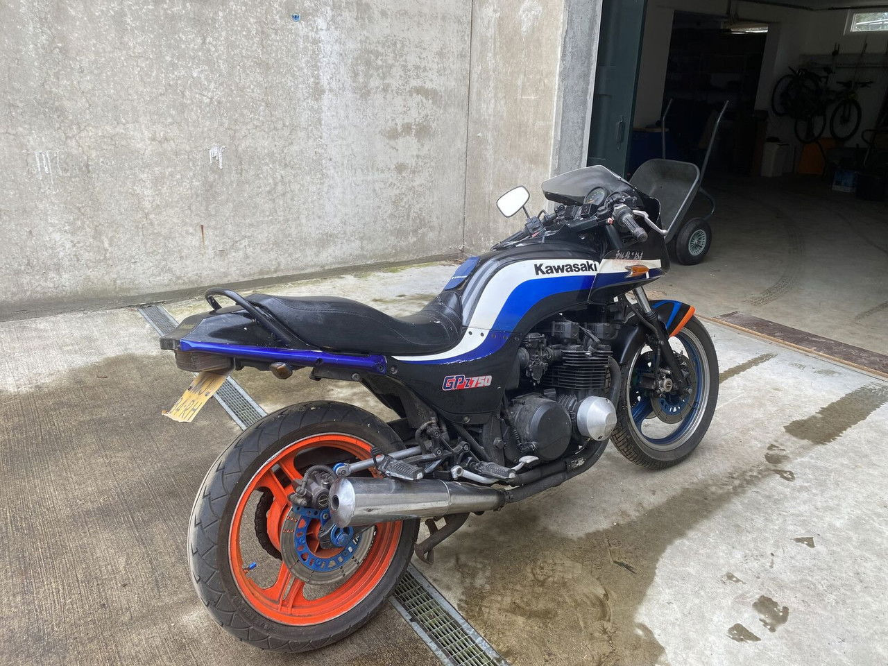 Kawasaki GPZ 750 - Moottoripyörä: kuva Kawasaki GPZ 750 - Moottoripyörä Kawasaki GPZ 750 - Moottoripyörä: kuva Kawasaki GPZ 750 - Moottoripyörä