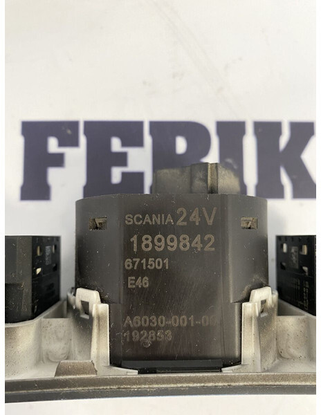 Scania differential lock switch - Ohjainyksikkö - Kuorma-auto: kuva Scania differential lock switch - Ohjainyksikkö - Kuorma-auto Scania differential lock switch - Ohjainyksikkö - Kuorma-auto: kuva Scania differential lock switch - Ohjainyksikkö - Kuorma-auto