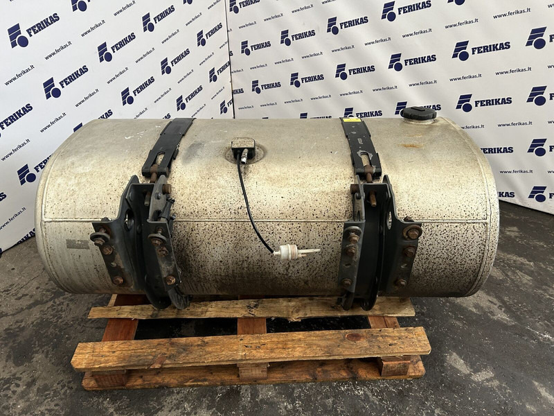 Volvo 450 liters, 560x675x1430 - Polttoainetankki - Kuorma-auto: kuva Volvo 450 liters, 560x675x1430 - Polttoainetankki - Kuorma-auto Volvo 450 liters, 560x675x1430 - Polttoainetankki - Kuorma-auto: kuva Volvo 450 liters, 560x675x1430 - Polttoainetankki - Kuorma-auto