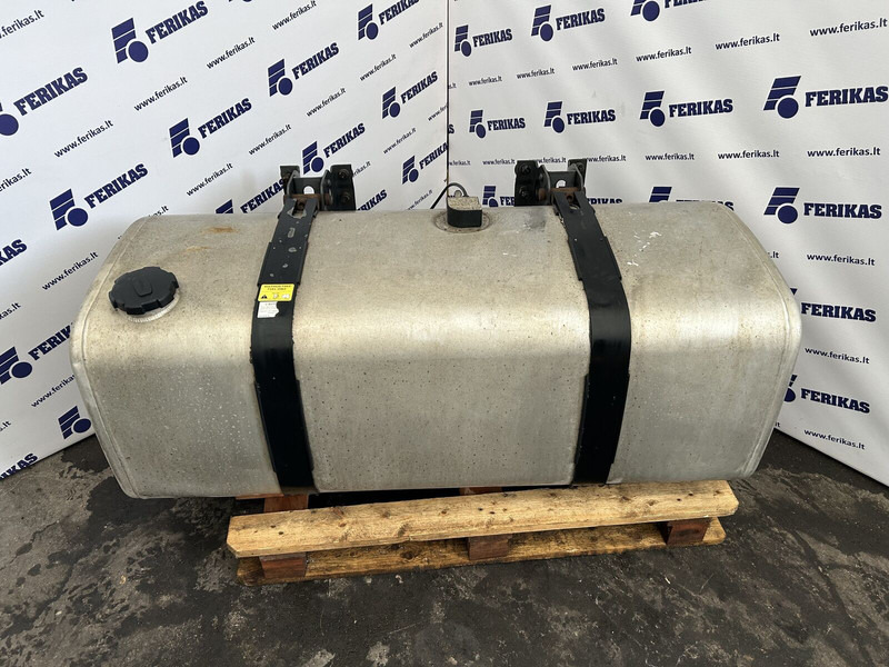 Volvo 450 liters, 560x675x1430 - Polttoainetankki - Kuorma-auto: kuva Volvo 450 liters, 560x675x1430 - Polttoainetankki - Kuorma-auto Volvo 450 liters, 560x675x1430 - Polttoainetankki - Kuorma-auto: kuva Volvo 450 liters, 560x675x1430 - Polttoainetankki - Kuorma-auto
