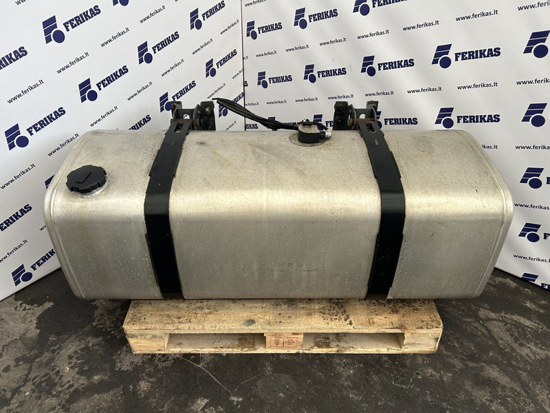 Volvo 475L 560x675x1530 - Polttoainetankki - Kuorma-auto: kuva Volvo 475L 560x675x1530 - Polttoainetankki - Kuorma-auto Volvo 475L 560x675x1530 - Polttoainetankki - Kuorma-auto: kuva Volvo 475L 560x675x1530 - Polttoainetankki - Kuorma-auto