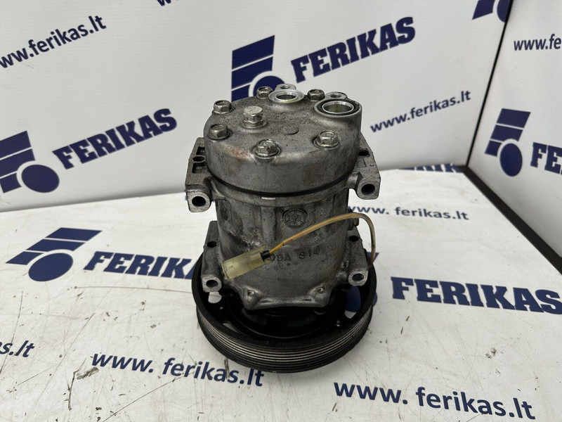 Volvo FH - Ilmastoinnin kompressori - Kuorma-auto: kuva Volvo FH - Ilmastoinnin kompressori - Kuorma-auto Volvo FH - Ilmastoinnin kompressori - Kuorma-auto: kuva Volvo FH - Ilmastoinnin kompressori - Kuorma-auto