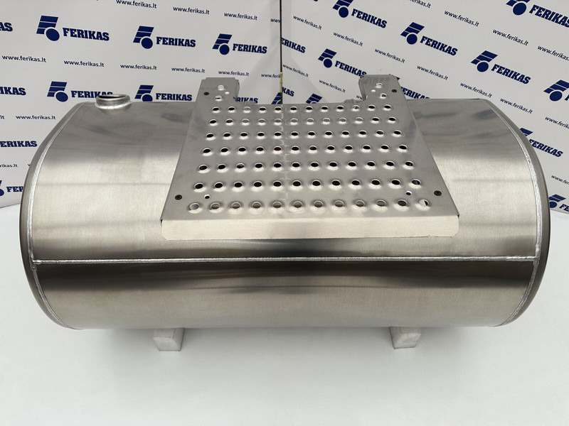 Volvo New aluminum fuel tank 550L - Polttoainetankki - Kuorma-auto: kuva Volvo New aluminum fuel tank 550L - Polttoainetankki - Kuorma-auto Volvo New aluminum fuel tank 550L - Polttoainetankki - Kuorma-auto: kuva Volvo New aluminum fuel tank 550L - Polttoainetankki - Kuorma-auto
