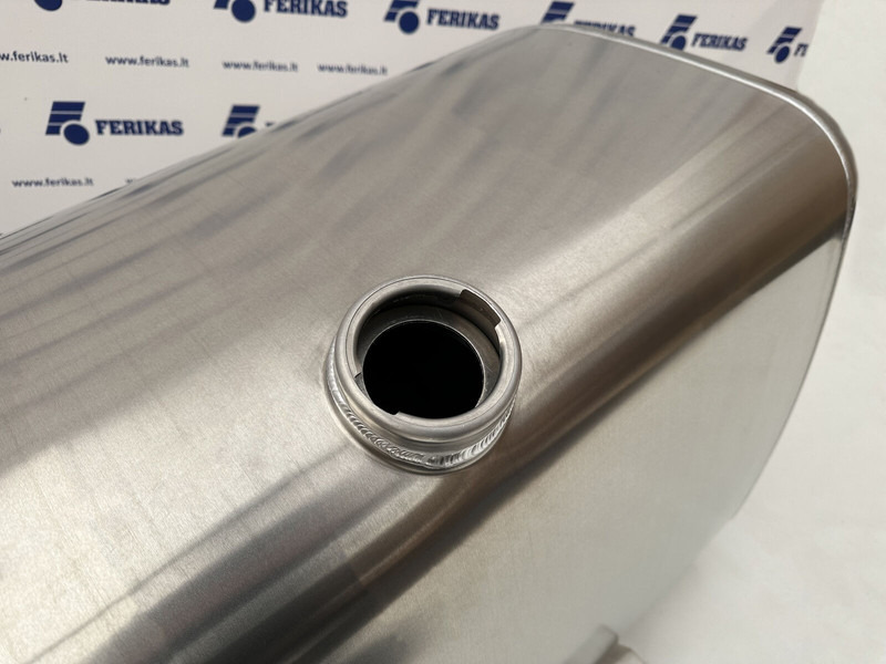 Volvo New aluminum fuel tank 870L - Polttoainetankki - Kuorma-auto: kuva Volvo New aluminum fuel tank 870L - Polttoainetankki - Kuorma-auto Volvo New aluminum fuel tank 870L - Polttoainetankki - Kuorma-auto: kuva Volvo New aluminum fuel tank 870L - Polttoainetankki - Kuorma-auto