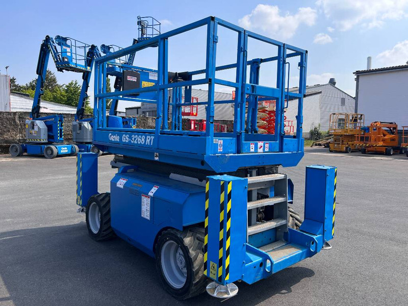 Genie GS3268 RT diesel 4x4 12m (1480) - Saksilava: kuva Genie GS3268 RT diesel 4x4 12m (1480) - Saksilava Genie GS3268 RT diesel 4x4 12m (1480) - Saksilava: kuva Genie GS3268 RT diesel 4x4 12m (1480) - Saksilava