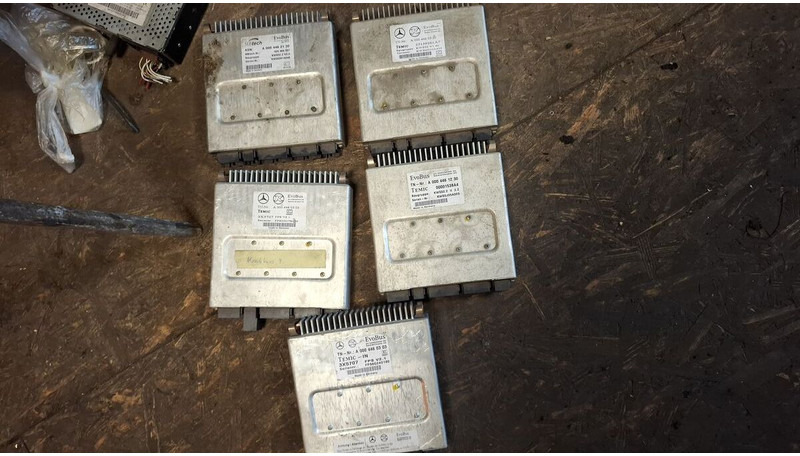 Mercedes-Benz  - Ohjainyksikkö: kuva Mercedes-Benz  - Ohjainyksikkö Mercedes-Benz  - Ohjainyksikkö: kuva Mercedes-Benz  - Ohjainyksikkö