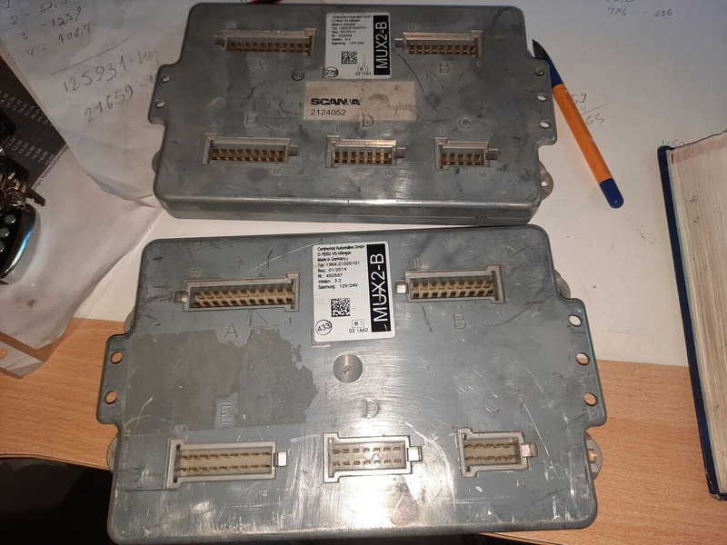 Scania MUX2-B MUX2-M.MUX2-B+/ ZR2-BS/ ZR2-BD - Ohjainyksikkö: kuva Scania MUX2-B MUX2-M.MUX2-B+/ ZR2-BS/ ZR2-BD - Ohjainyksikkö Scania MUX2-B MUX2-M.MUX2-B+/ ZR2-BS/ ZR2-BD - Ohjainyksikkö: kuva Scania MUX2-B MUX2-M.MUX2-B+/ ZR2-BS/ ZR2-BD - Ohjainyksikkö