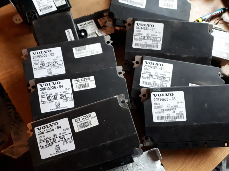 Volvo Siemts VDO 20514900-03 20569213-P03. 20744283-01. 20865208-02. - Ohjainyksikkö: kuva Volvo Siemts VDO 20514900-03 20569213-P03. 20744283-01. 20865208-02. - Ohjainyksikkö Volvo Siemts VDO 20514900-03 20569213-P03. 20744283-01. 20865208-02. - Ohjainyksikkö: kuva Volvo Siemts VDO 20514900-03 20569213-P03. 20744283-01. 20865208-02. - Ohjainyksikkö