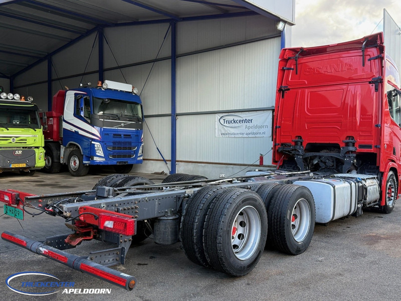 Scania R650 V8 NGS 6x2, 435 cm Wielbasis, Retarder - Kuorma-auto alusta: kuva Scania R650 V8 NGS 6x2, 435 cm Wielbasis, Retarder - Kuorma-auto alusta Scania R650 V8 NGS 6x2, 435 cm Wielbasis, Retarder - Kuorma-auto alusta: kuva Scania R650 V8 NGS 6x2, 435 cm Wielbasis, Retarder - Kuorma-auto alusta