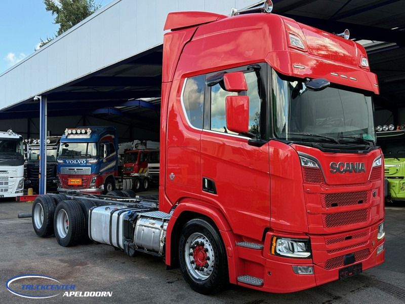 Scania R650 V8 NGS 6x2, 435 cm Wielbasis, Retarder - Kuorma-auto alusta: kuva Scania R650 V8 NGS 6x2, 435 cm Wielbasis, Retarder - Kuorma-auto alusta Scania R650 V8 NGS 6x2, 435 cm Wielbasis, Retarder - Kuorma-auto alusta: kuva Scania R650 V8 NGS 6x2, 435 cm Wielbasis, Retarder - Kuorma-auto alusta