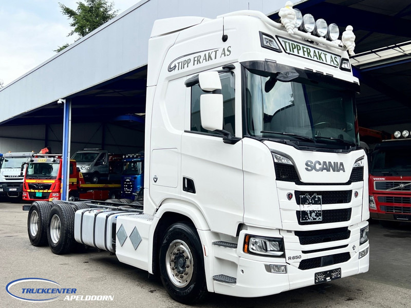 Scania R650 V8 NGS 6x4, Standclima, PTO, Retarder - Kuorma-auto alusta: kuva Scania R650 V8 NGS 6x4, Standclima, PTO, Retarder - Kuorma-auto alusta Scania R650 V8 NGS 6x4, Standclima, PTO, Retarder - Kuorma-auto alusta: kuva Scania R650 V8 NGS 6x4, Standclima, PTO, Retarder - Kuorma-auto alusta