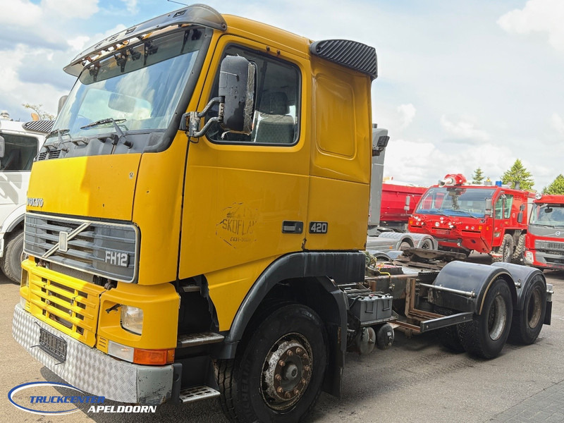 Volvo FH 12 - 420 6x4, Handgeschakeld, Euro 2, Hydrauliek - Vetopöytäauto: kuva Volvo FH 12 - 420 6x4, Handgeschakeld, Euro 2, Hydrauliek - Vetopöytäauto Volvo FH 12 - 420 6x4, Handgeschakeld, Euro 2, Hydrauliek - Vetopöytäauto: kuva Volvo FH 12 - 420 6x4, Handgeschakeld, Euro 2, Hydrauliek - Vetopöytäauto
