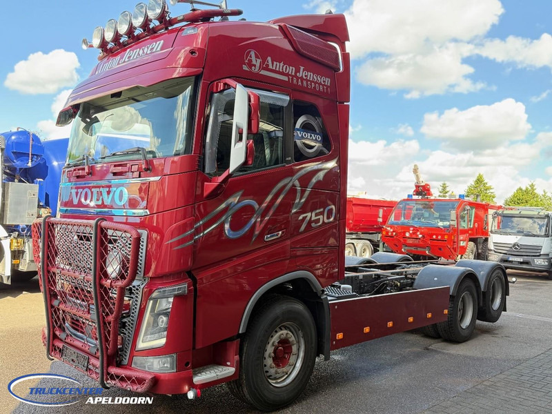 Volvo FH 750 6x4 Tandemlift, Retarder, PTO - Kuorma-auto alusta: kuva Volvo FH 750 6x4 Tandemlift, Retarder, PTO - Kuorma-auto alusta Volvo FH 750 6x4 Tandemlift, Retarder, PTO - Kuorma-auto alusta: kuva Volvo FH 750 6x4 Tandemlift, Retarder, PTO - Kuorma-auto alusta