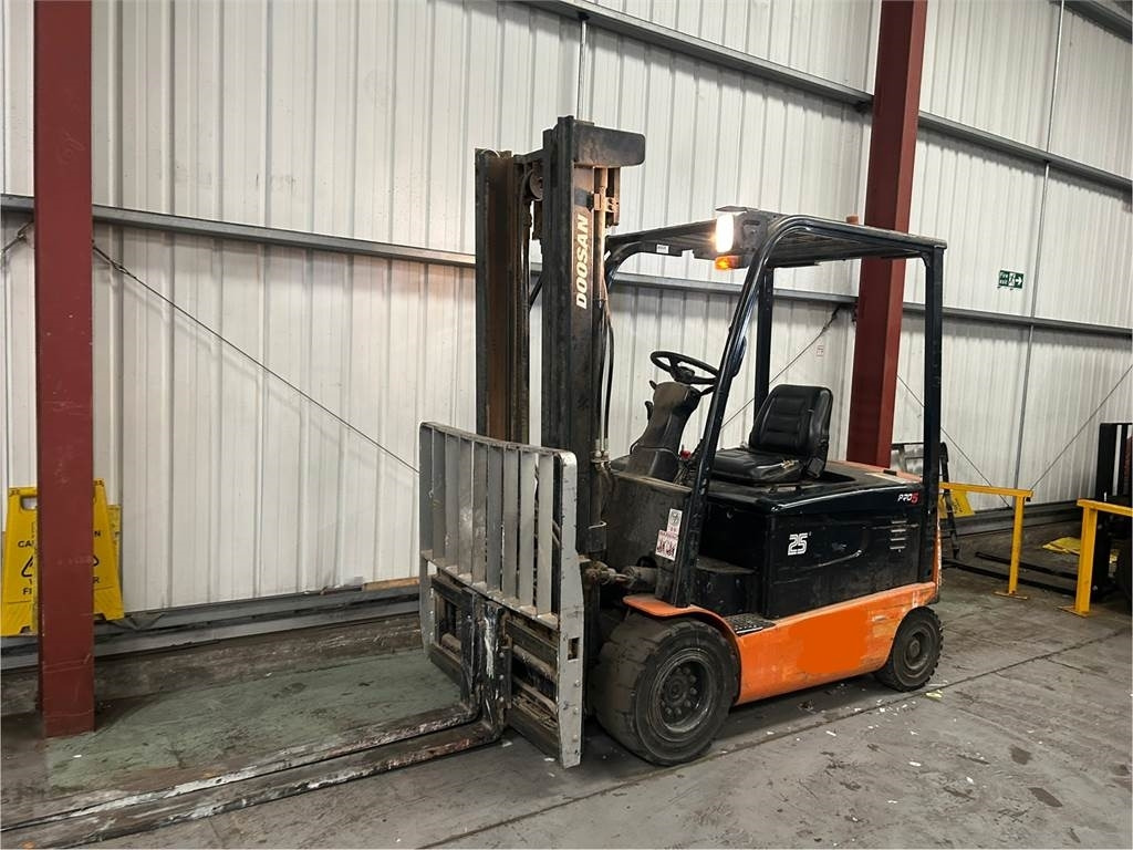 Doosan B25X-5 - Sähkötrukki: kuva Doosan B25X-5 - Sähkötrukki Doosan B25X-5 - Sähkötrukki: kuva Doosan B25X-5 - Sähkötrukki