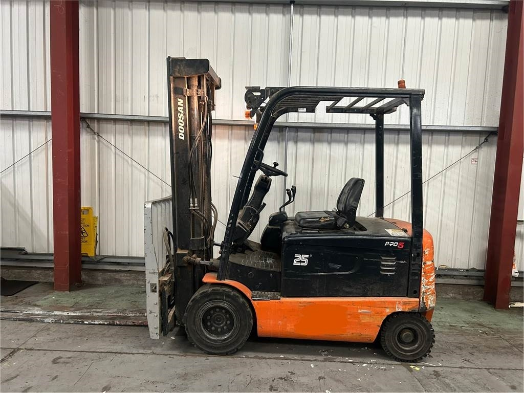 Doosan B25X-5 - Sähkötrukki: kuva Doosan B25X-5 - Sähkötrukki Doosan B25X-5 - Sähkötrukki: kuva Doosan B25X-5 - Sähkötrukki