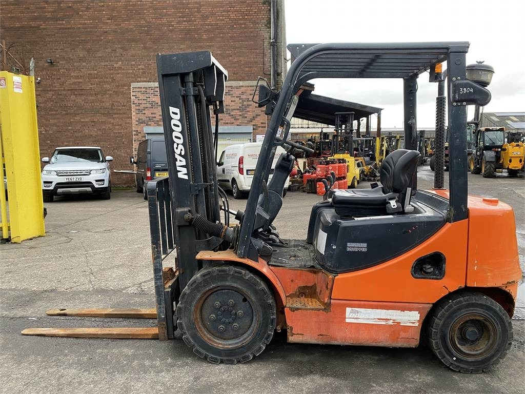 Doosan D25S-5 - Dieseltrukki: kuva Doosan D25S-5 - Dieseltrukki Doosan D25S-5 - Dieseltrukki: kuva Doosan D25S-5 - Dieseltrukki