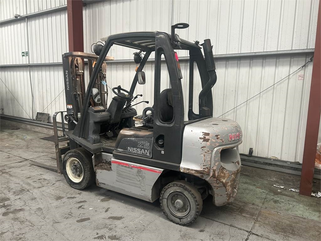 Nissan Y1D2A25Q - Dieseltrukki: kuva Nissan Y1D2A25Q - Dieseltrukki Nissan Y1D2A25Q - Dieseltrukki: kuva Nissan Y1D2A25Q - Dieseltrukki