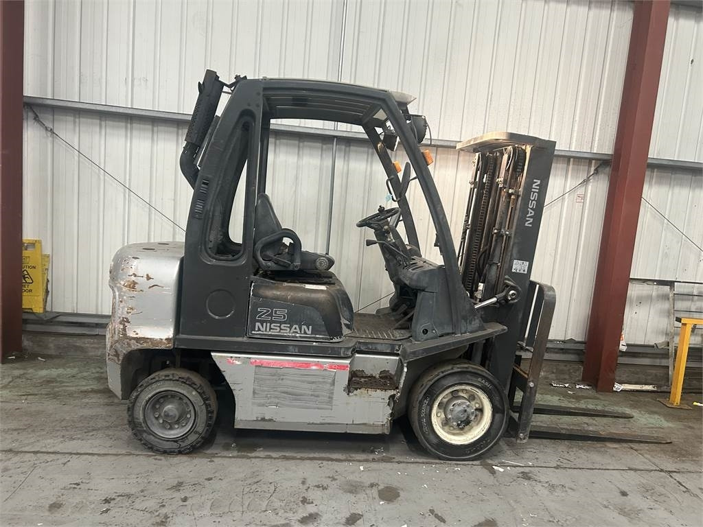 Nissan Y1D2A25Q - Dieseltrukki: kuva Nissan Y1D2A25Q - Dieseltrukki Nissan Y1D2A25Q - Dieseltrukki: kuva Nissan Y1D2A25Q - Dieseltrukki