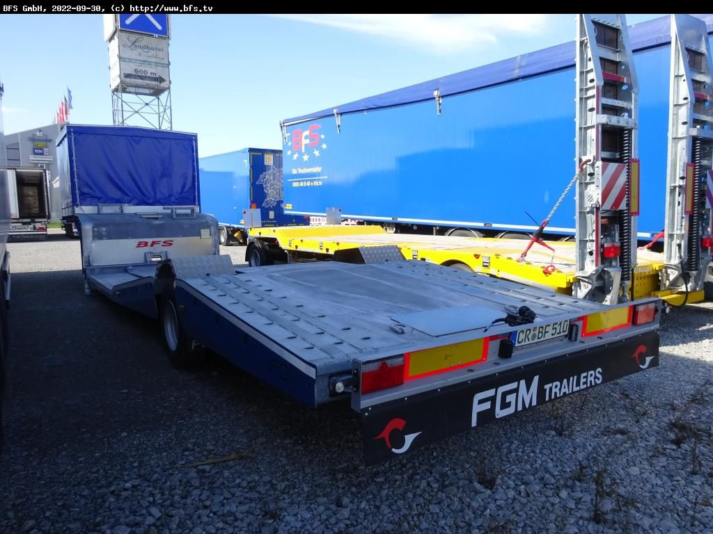 Semi Trailer 19 AF 1-Achs Tieflader Plane - Apuvaunu puoliperävaunu: kuva Semi Trailer 19 AF 1-Achs Tieflader Plane - Apuvaunu puoliperävaunu Semi Trailer 19 AF 1-Achs Tieflader Plane - Apuvaunu puoliperävaunu: kuva Semi Trailer 19 AF 1-Achs Tieflader Plane - Apuvaunu puoliperävaunu