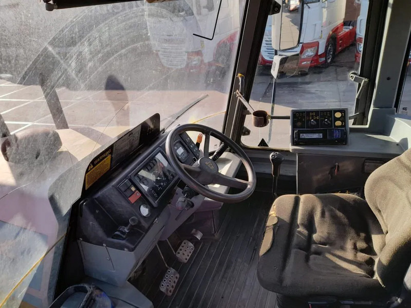 JCB HMV 155T-65 HMV 155T-65 FASTRAC 4X4 - Traktori: kuva JCB HMV 155T-65 HMV 155T-65 FASTRAC 4X4 - Traktori JCB HMV 155T-65 HMV 155T-65 FASTRAC 4X4 - Traktori: kuva JCB HMV 155T-65 HMV 155T-65 FASTRAC 4X4 - Traktori