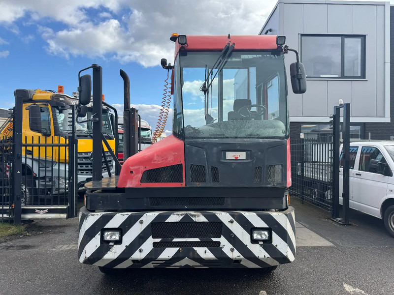 Kalmar TT612D 4X2 - Terminaalitraktori: kuva Kalmar TT612D 4X2 - Terminaalitraktori Kalmar TT612D 4X2 - Terminaalitraktori: kuva Kalmar TT612D 4X2 - Terminaalitraktori