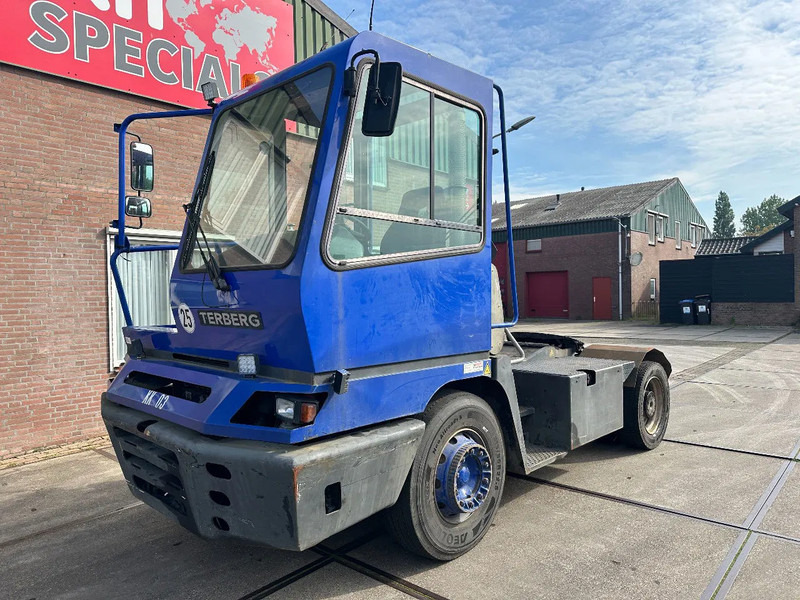 Terberg YT 182 MOTOR ROOKT - Terminaalitraktori: kuva Terberg YT 182 MOTOR ROOKT - Terminaalitraktori Terberg YT 182 MOTOR ROOKT - Terminaalitraktori: kuva Terberg YT 182 MOTOR ROOKT - Terminaalitraktori