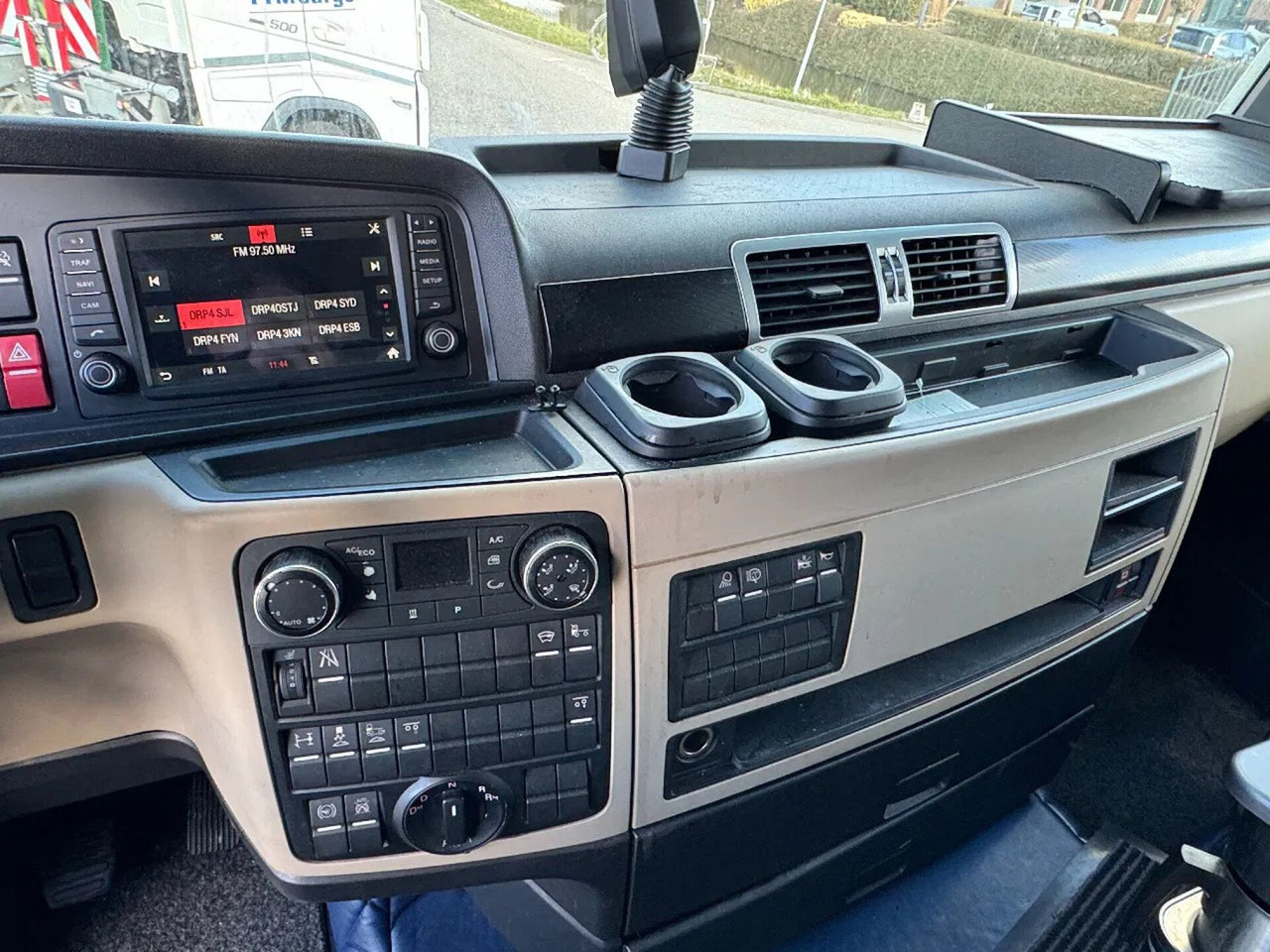 Leasing  MAN TGX 26.500 6X2 - EURO 6 + LIFTING AXLE MAN TGX 26.500 6X2 - EURO 6 + LIFTING AXLE: kuva Leasing  MAN TGX 26.500 6X2 - EURO 6 + LIFTING AXLE MAN TGX 26.500 6X2 - EURO 6 + LIFTING AXLE