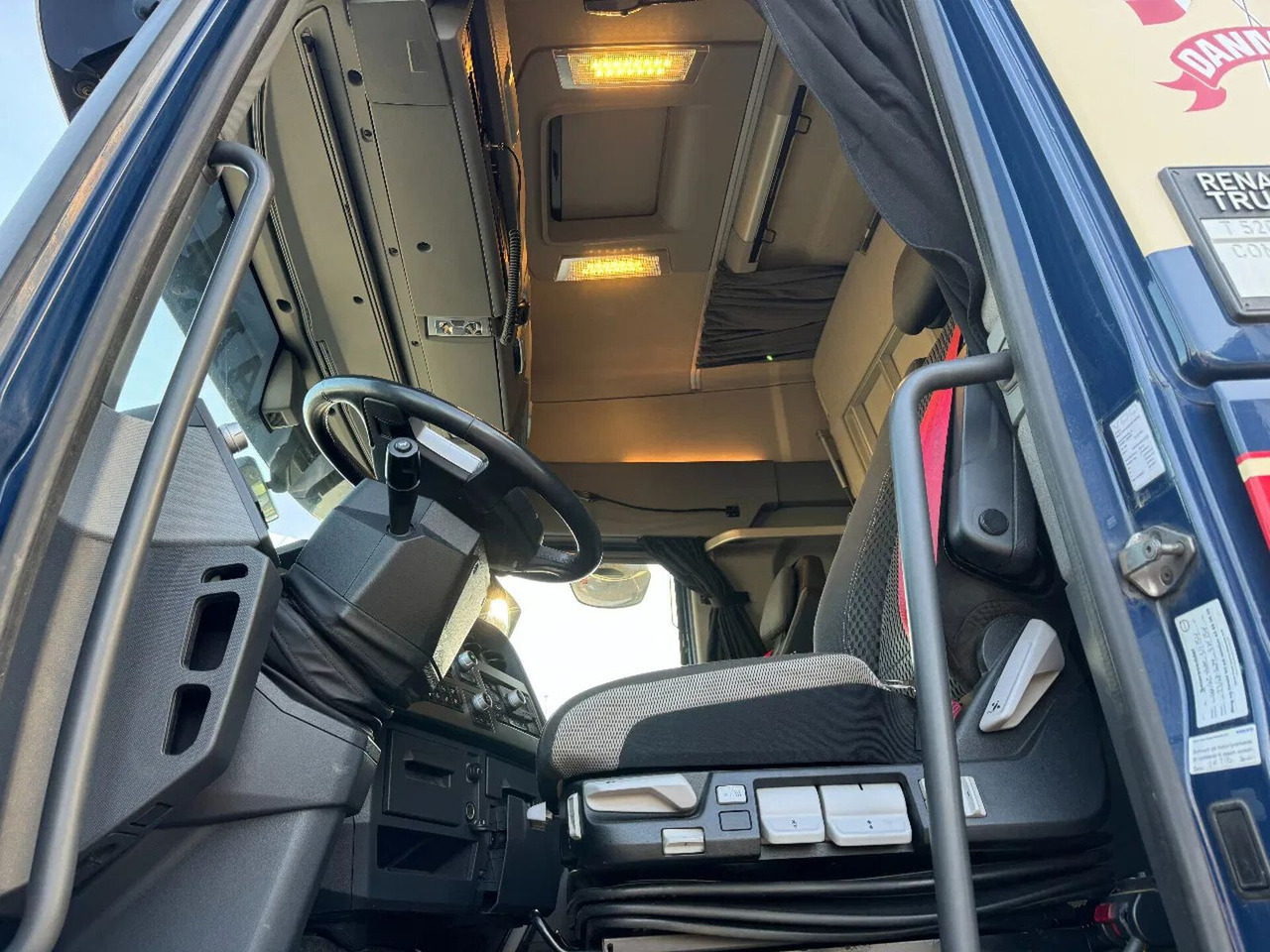 Vetopöytäauto Renault T520 6X2 EURO 6 HYDRAULIC BOOGIE: kuva Vetopöytäauto Renault T520 6X2 EURO 6 HYDRAULIC BOOGIE