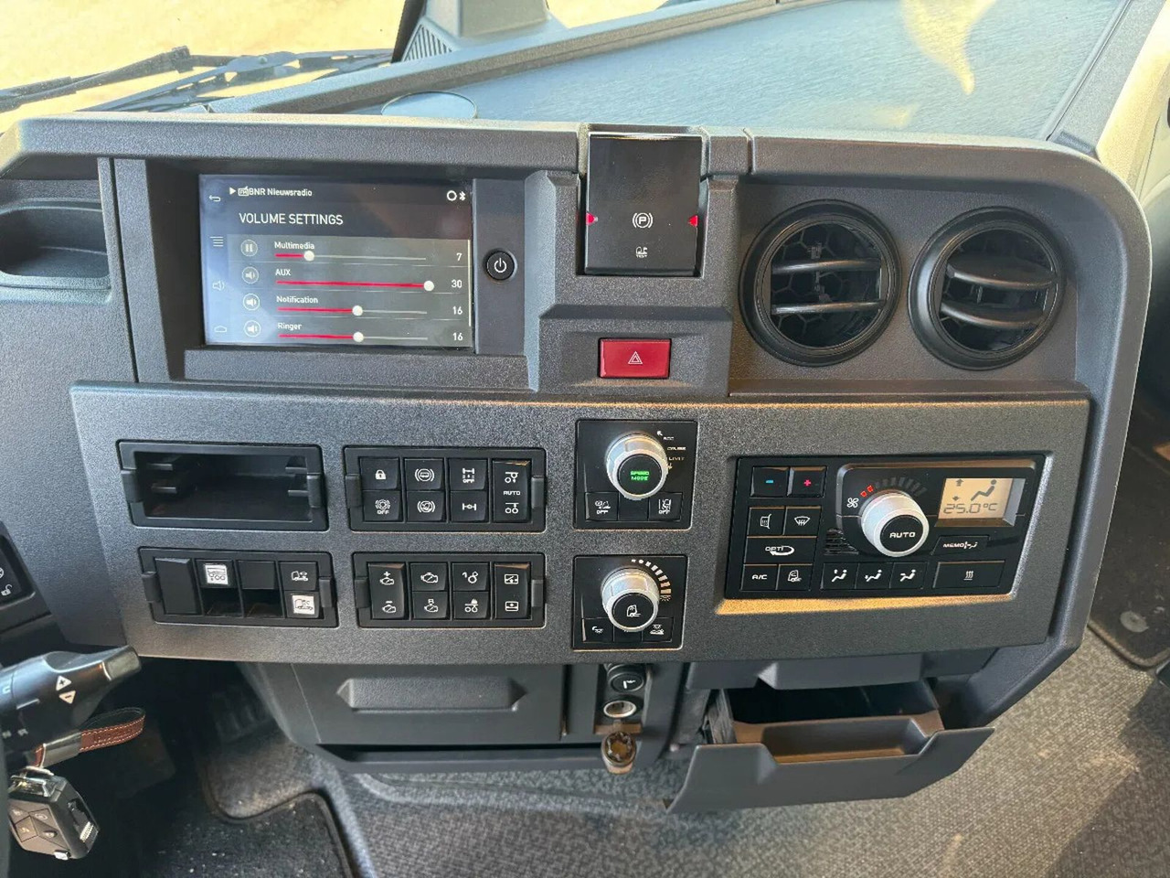 Vetopöytäauto Renault T520 6X2 EURO 6 HYDRAULIC BOOGIE: kuva Vetopöytäauto Renault T520 6X2 EURO 6 HYDRAULIC BOOGIE