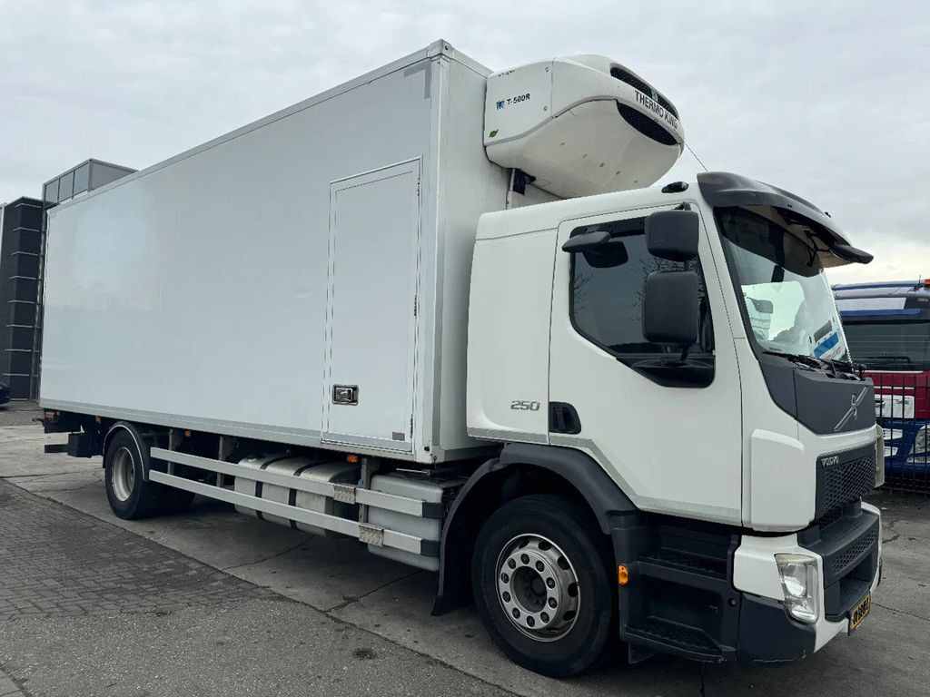 Volvo FE 250 4X2 - EURO 6 + THERMOKING T-500R + DHOLLA - Refrigeraattori kuorma-auto: kuva Volvo FE 250 4X2 - EURO 6 + THERMOKING T-500R + DHOLLA - Refrigeraattori kuorma-auto Volvo FE 250 4X2 - EURO 6 + THERMOKING T-500R + DHOLLA - Refrigeraattori kuorma-auto: kuva Volvo FE 250 4X2 - EURO 6 + THERMOKING T-500R + DHOLLA - Refrigeraattori kuorma-auto