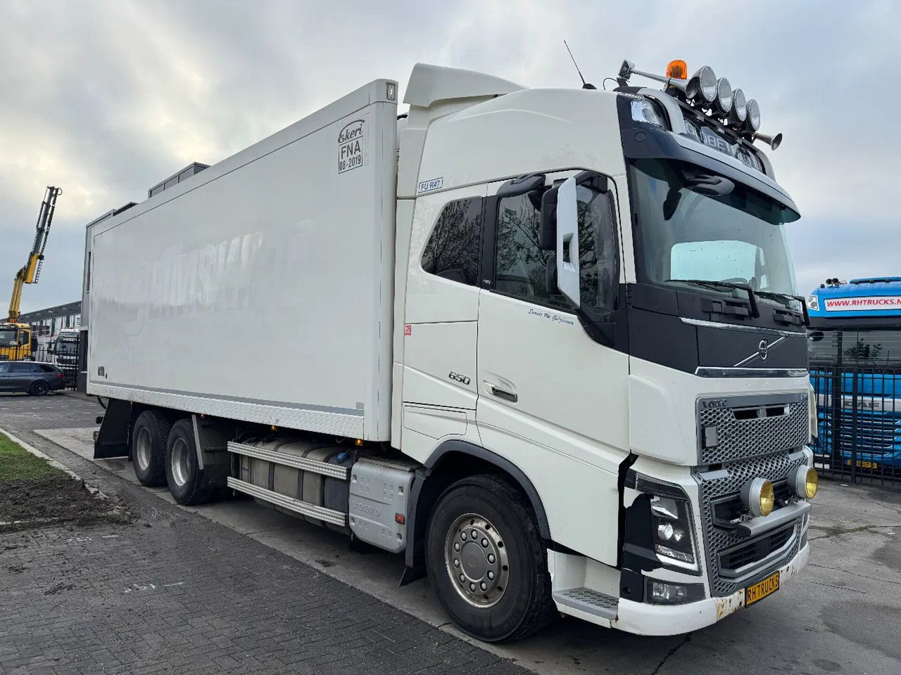 Volvo FH 16.650 6X4 - EURO 6 + CARRIER SUPRA 750 - Refrigeraattori kuorma-auto: kuva Volvo FH 16.650 6X4 - EURO 6 + CARRIER SUPRA 750 - Refrigeraattori kuorma-auto Volvo FH 16.650 6X4 - EURO 6 + CARRIER SUPRA 750 - Refrigeraattori kuorma-auto: kuva Volvo FH 16.650 6X4 - EURO 6 + CARRIER SUPRA 750 - Refrigeraattori kuorma-auto