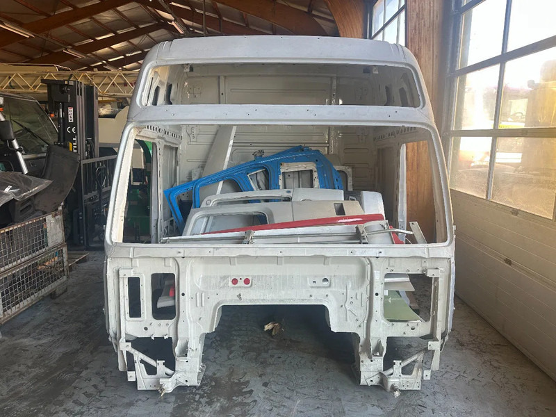 Volvo FH XL - Ohjaamo ja sisustus - Kuorma-auto: kuva Volvo FH XL - Ohjaamo ja sisustus - Kuorma-auto Volvo FH XL - Ohjaamo ja sisustus - Kuorma-auto: kuva Volvo FH XL - Ohjaamo ja sisustus - Kuorma-auto