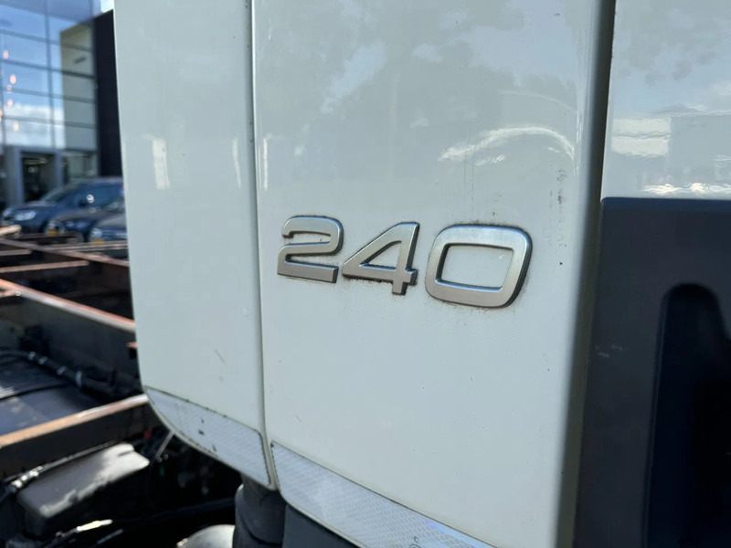 Volvo FL 240 4X2 - EURO 5 CHASSIS - Kuorma-auto alusta: kuva Volvo FL 240 4X2 - EURO 5 CHASSIS - Kuorma-auto alusta Volvo FL 240 4X2 - EURO 5 CHASSIS - Kuorma-auto alusta: kuva Volvo FL 240 4X2 - EURO 5 CHASSIS - Kuorma-auto alusta
