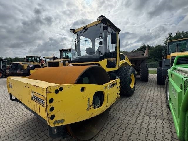 BOMAG BW 213 D-5 - Tiejyrä: kuva BOMAG BW 213 D-5 - Tiejyrä BOMAG BW 213 D-5 - Tiejyrä: kuva BOMAG BW 213 D-5 - Tiejyrä