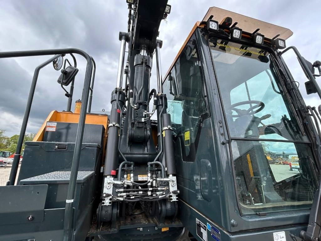 HYUNDAI HW170 ACR - Pyöräalustainen kaivinkone: kuva HYUNDAI HW170 ACR - Pyöräalustainen kaivinkone HYUNDAI HW170 ACR - Pyöräalustainen kaivinkone: kuva HYUNDAI HW170 ACR - Pyöräalustainen kaivinkone