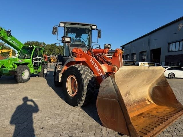 Hitachi ZW 180 - Pyöräkuormaaja: kuva Hitachi ZW 180 - Pyöräkuormaaja Hitachi ZW 180 - Pyöräkuormaaja: kuva Hitachi ZW 180 - Pyöräkuormaaja