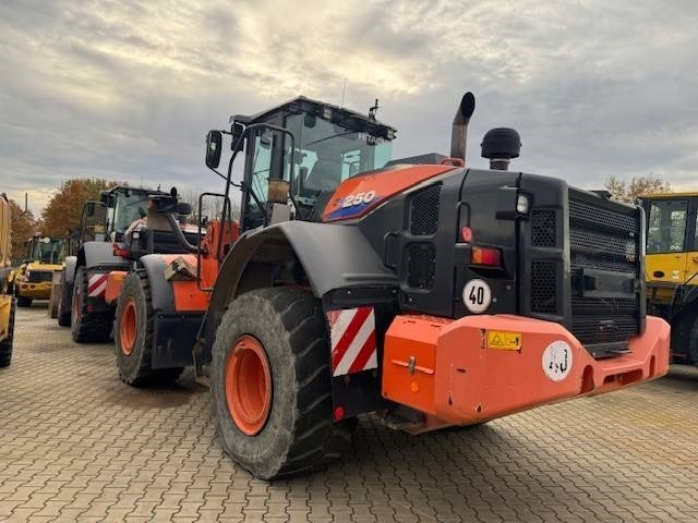 Hitachi ZW 250-6 - Pyöräkuormaaja: kuva Hitachi ZW 250-6 - Pyöräkuormaaja Hitachi ZW 250-6 - Pyöräkuormaaja: kuva Hitachi ZW 250-6 - Pyöräkuormaaja