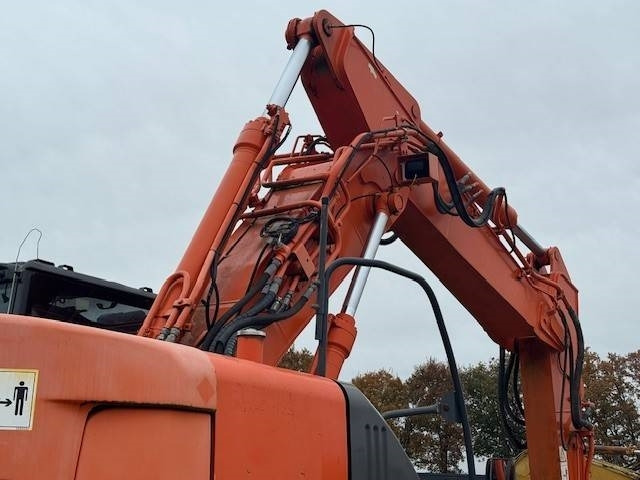 Telakaivukone Hitachi ZX 225 US LC: kuva Telakaivukone Hitachi ZX 225 US LC