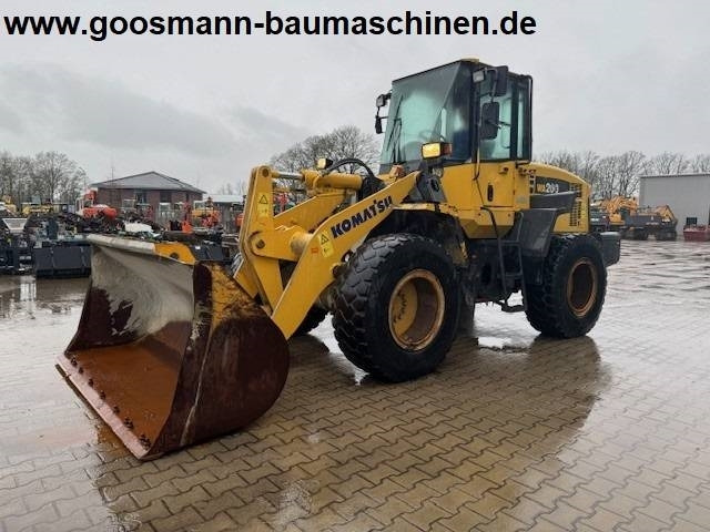 KOMATSU WA 200 - Pyöräkuormaaja: kuva KOMATSU WA 200 - Pyöräkuormaaja KOMATSU WA 200 - Pyöräkuormaaja: kuva KOMATSU WA 200 - Pyöräkuormaaja