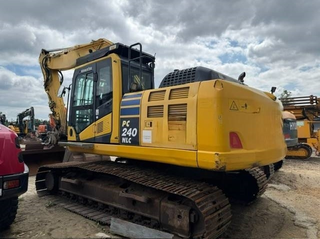 Komatsu PC 240 NLC-10 - Telakaivukone: kuva Komatsu PC 240 NLC-10 - Telakaivukone Komatsu PC 240 NLC-10 - Telakaivukone: kuva Komatsu PC 240 NLC-10 - Telakaivukone