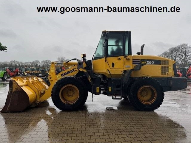 Komatsu WA 200 - Pyöräkuormaaja: kuva Komatsu WA 200 - Pyöräkuormaaja Komatsu WA 200 - Pyöräkuormaaja: kuva Komatsu WA 200 - Pyöräkuormaaja