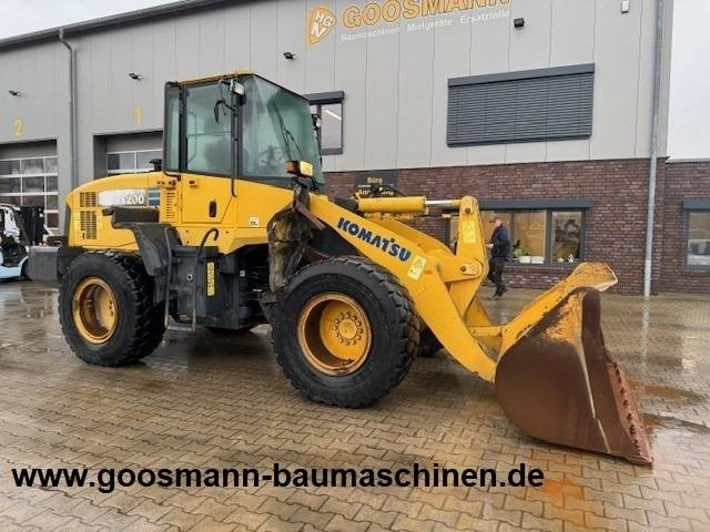 Komatsu WA 200 - Pyöräkuormaaja: kuva Komatsu WA 200 - Pyöräkuormaaja Komatsu WA 200 - Pyöräkuormaaja: kuva Komatsu WA 200 - Pyöräkuormaaja